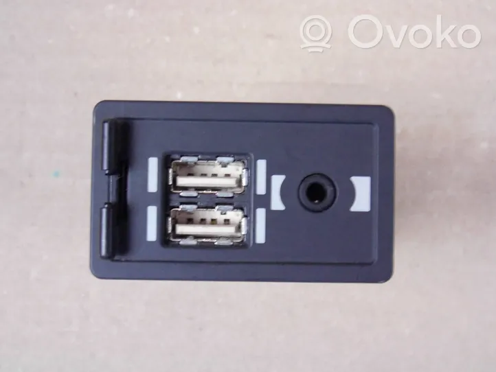 Lexus GS 250 350 300H 450H USB socket connector 8619053051