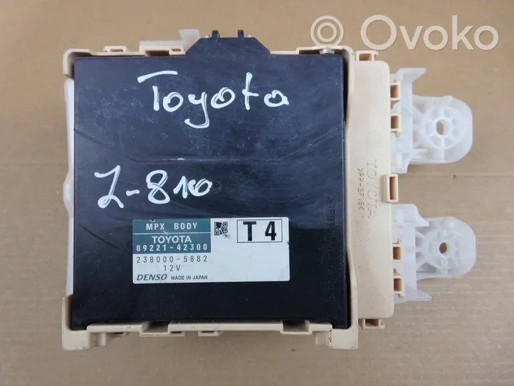Toyota RAV 4 (XA40) Skrzynka bezpieczników / Komplet 8922142300