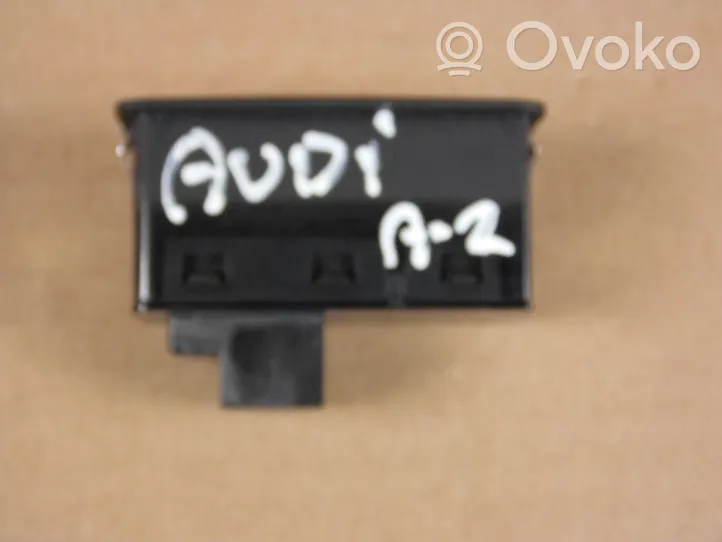 Audi Q7 4M Bouton interrupteur ouverture du coffre 4G0959831D