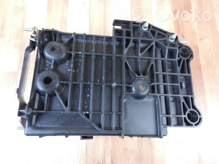 Mazda CX-3 Vassoio scatola della batteria D09H56041