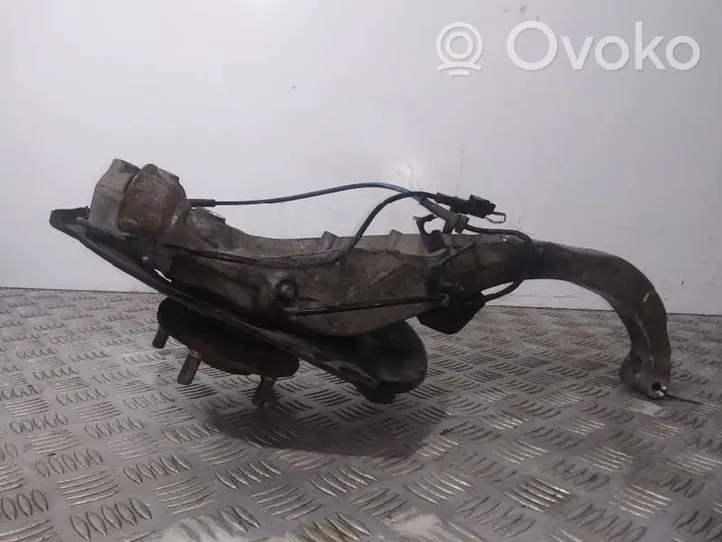 Infiniti Q50 Fusée d'essieu de moyeu de la roue avant 