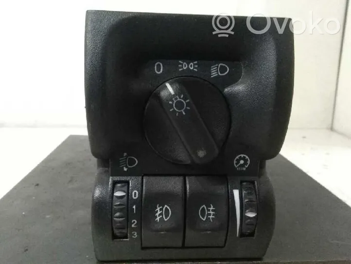 Opel Vectra B Interrupteur d'éclairage de la cabine dans le panneau 09228133