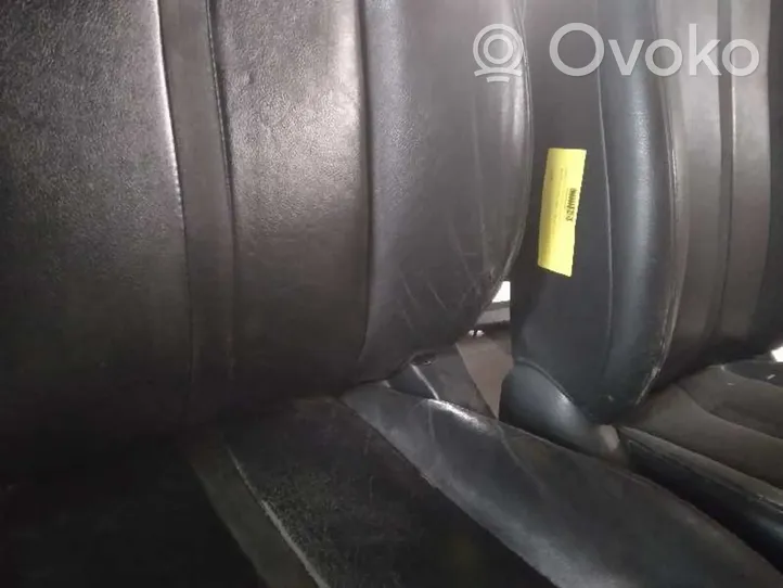 Mazda CX-7 Etumatkustajan istuin 