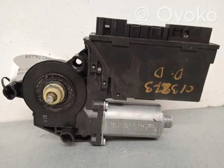 Audi A4 S4 B5 8D Alzacristalli elettrico della portiera anteriore 8E1959802B