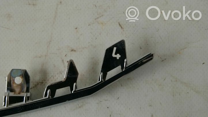 Volkswagen Tiguan Maskownica / Grill / Atrapa górna chłodnicy 5N0853767L