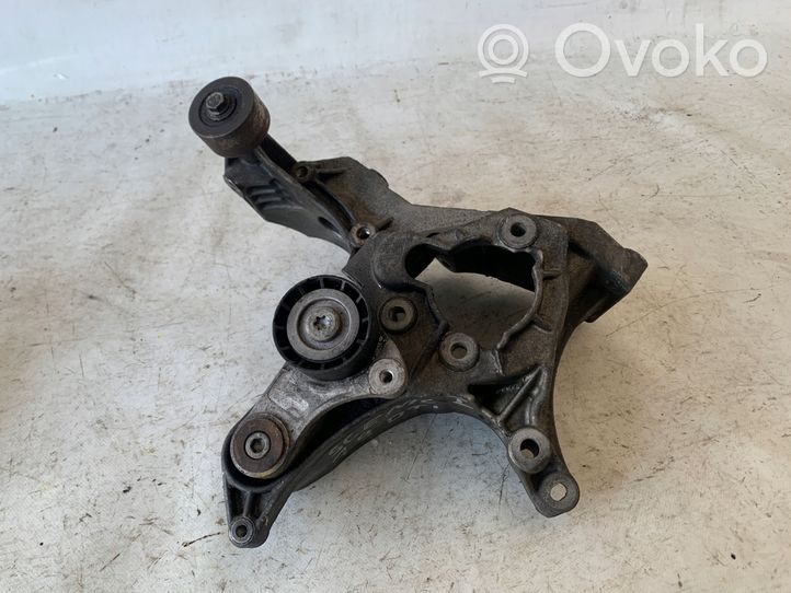 Renault Scenic I Power steering pump mounting bracket 