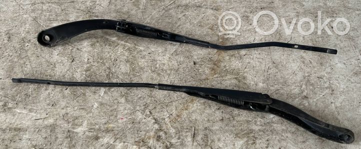 Dacia Logan II Front wiper blade arm 