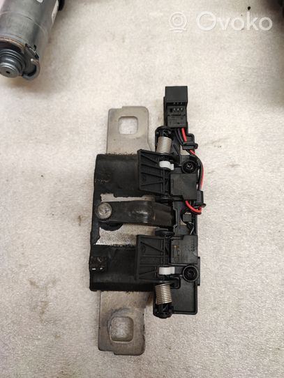 Audi SQ7 Tavaratilan luukun hydrauliikkasarja 4M0827851A