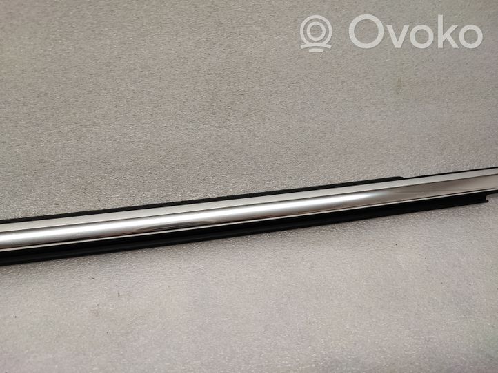 Volvo S90, V90 Takaoven lasin muotolista 31490736