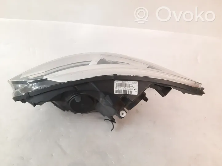 Renault Captur Передняя фара 260100947R