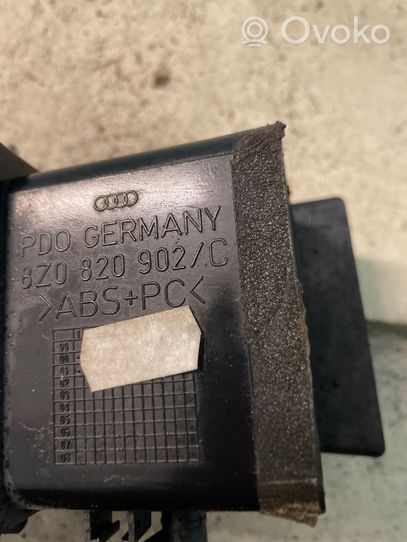 Audi A2 Centrālais gaisa ventilācijas režģis 8Z0820902C