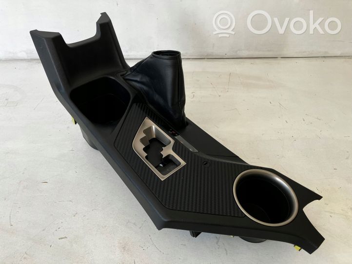 Toyota RAV 4 (XA40) Rivestimento in plastica cornice della leva del cambio 5880442050