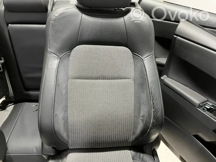 Toyota Auris E180 Seat set 