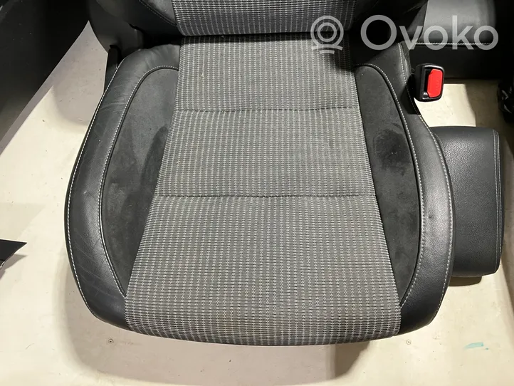 Toyota Auris E180 Seat set 