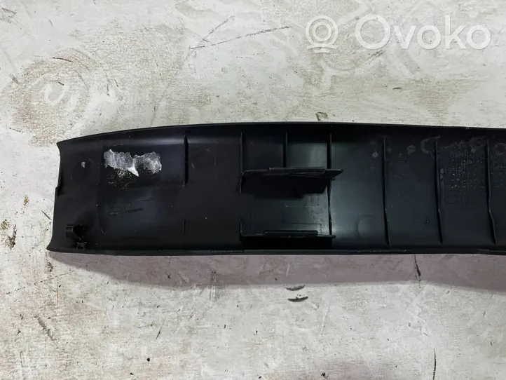 Toyota Auris E180 Takaoven kynnyksen suojalista 6791702300