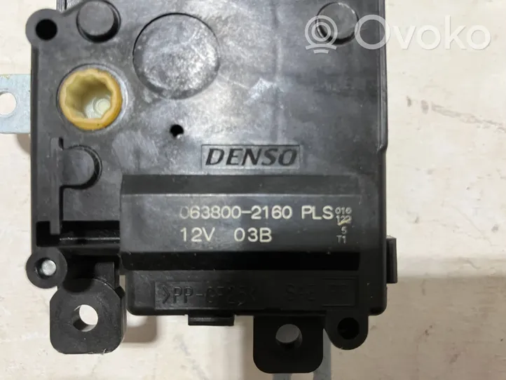 Toyota Auris E180 Motor/activador trampilla de calefacción 0638002160