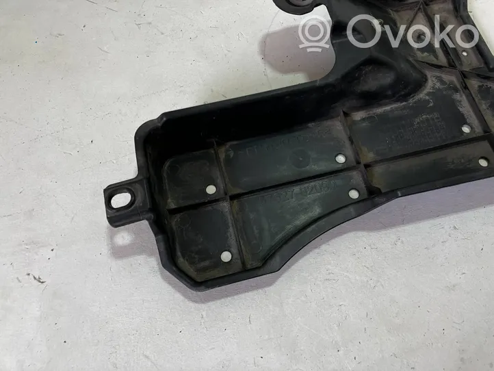 Toyota Auris E180 Osłona tylna podwozia 5762702090