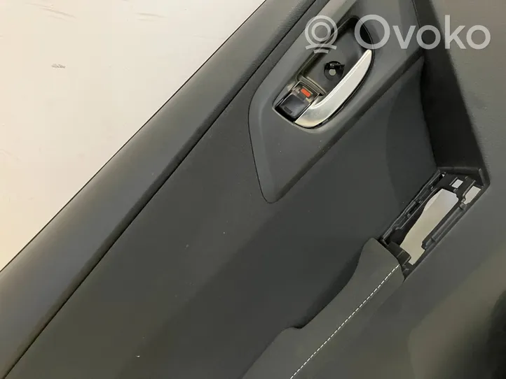 Toyota Auris E180 Takaoven verhoilu 