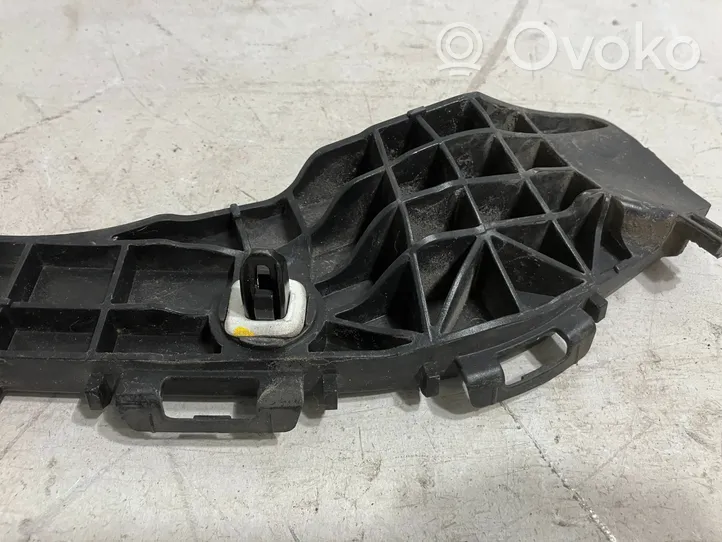 Toyota Auris E180 Takapuskurin kannake 5257502100