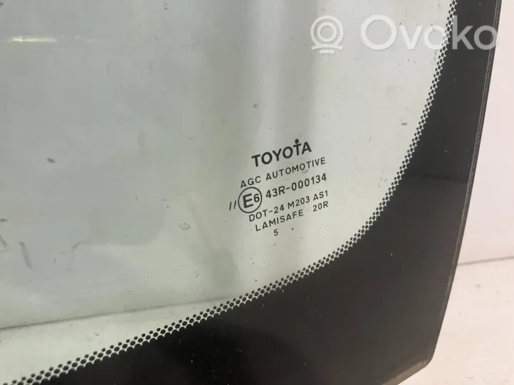 Toyota Avensis T270 Szyba przednia / czołowa 561115460