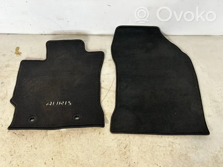 Toyota Auris E180 Tapis de sol avant 