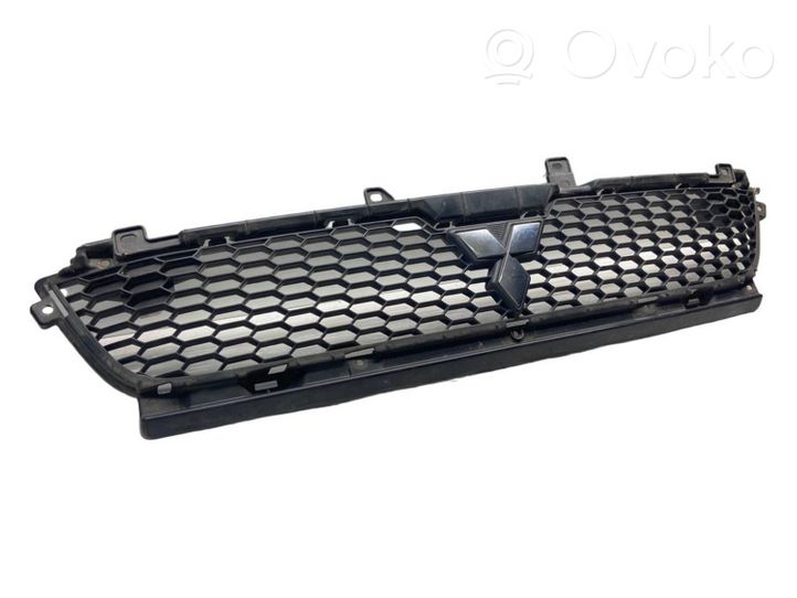 Mitsubishi Outlander Front bumper upper radiator grill 6402A198