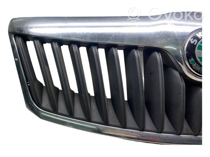 Skoda Octavia Mk2 (1Z) Grille calandre supérieure de pare-chocs avant 1Z0853661A