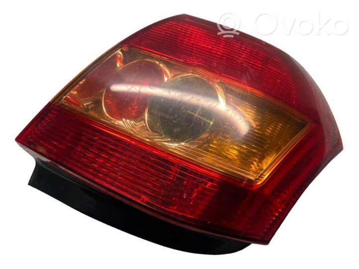 Toyota Corolla E120 E130 Lampa tylna 02100