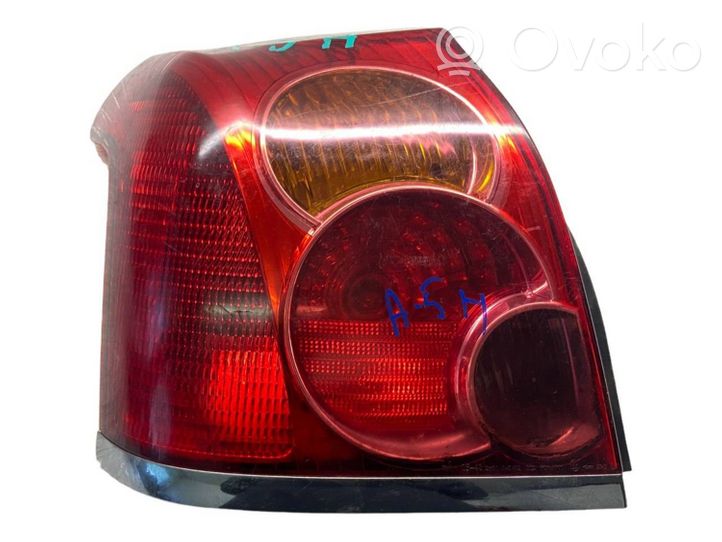 Toyota Avensis T250 Lampy tylnej klapy bagażnika 89030186