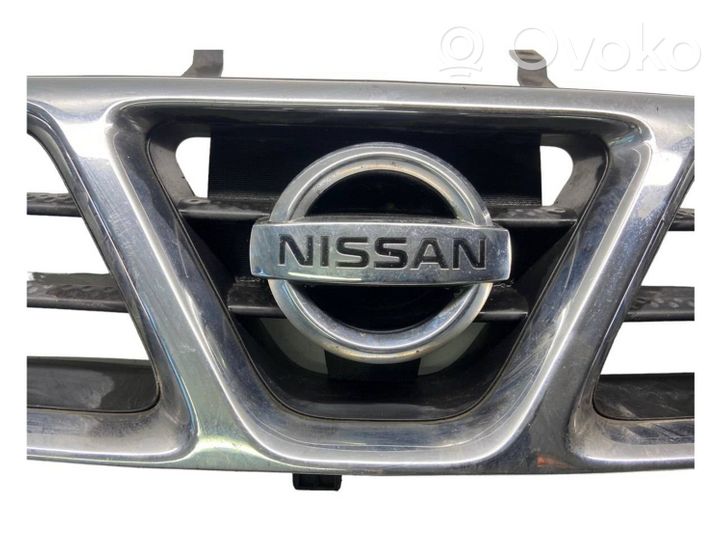 Nissan X-Trail T30 Grille calandre supérieure de pare-chocs avant 623106H700