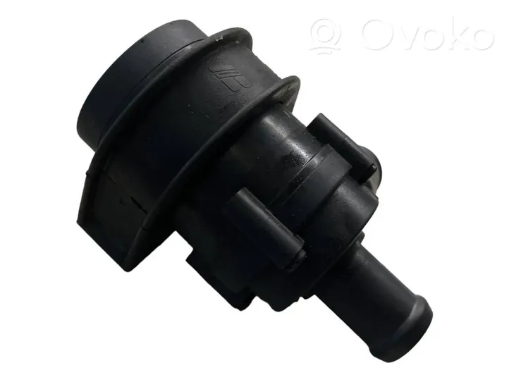 Volvo V40 Pompe à eau de liquide de refroidissement 30950000