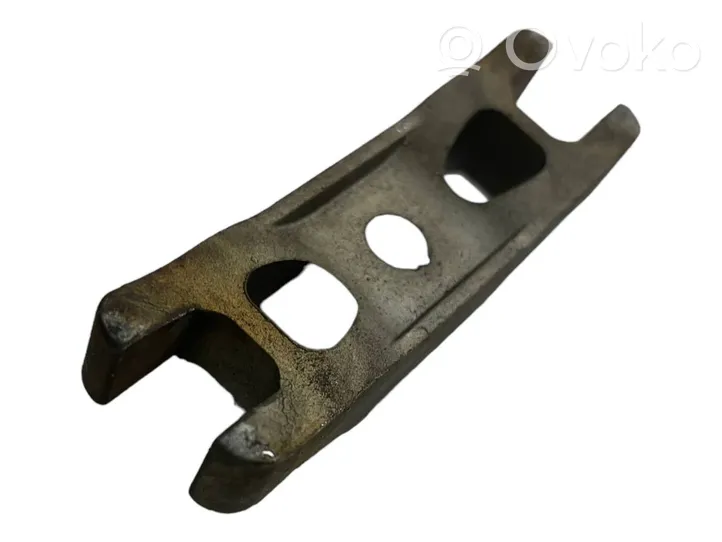 Volkswagen Crafter Fuel Injector clamp holder 03l216