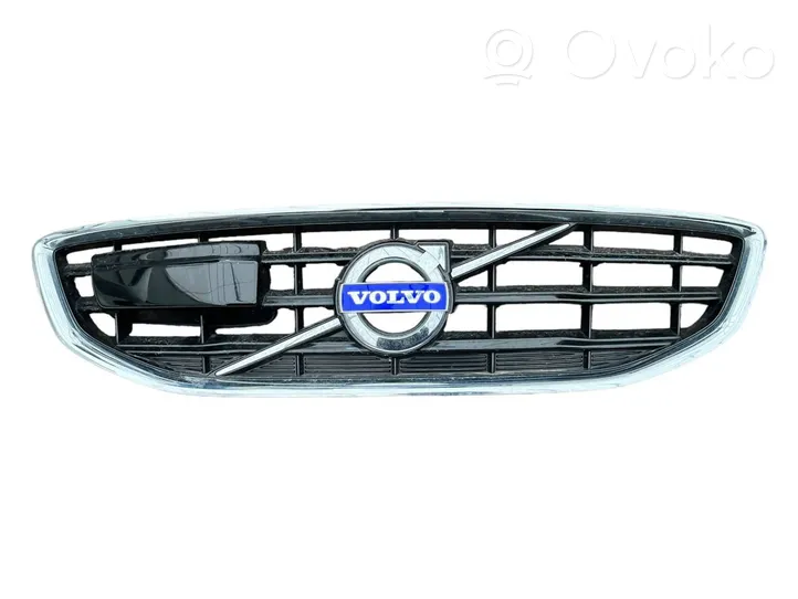 Volvo V40 Передняя решётка 31353126