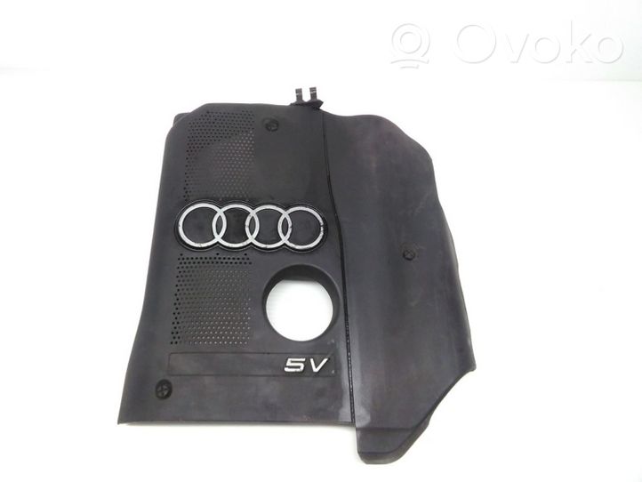 Audi A4 S4 B5 8D Variklio dangtis (apdaila) 058103724J