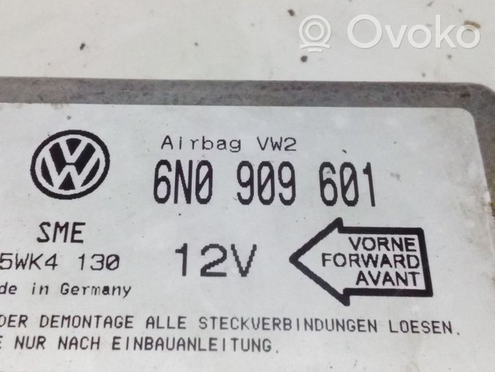 Volkswagen PASSAT B4 Sterownik / Moduł Airbag 6N0909601