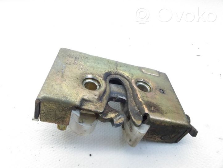 Audi 80 90 B2 Etuoven lukko 813839016