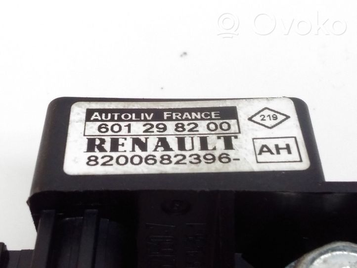 Renault Megane II Czujnik uderzenia Airbag 8200682396AH