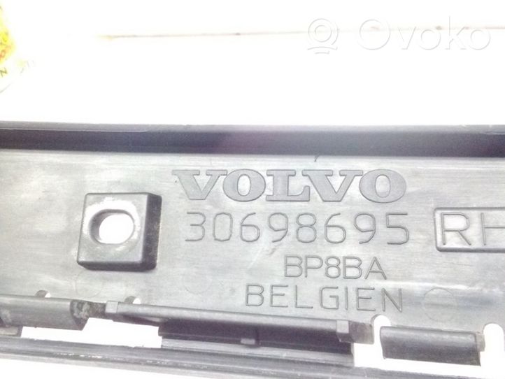 Volvo V50 Soporte de montaje del parachoques trasero 30698695