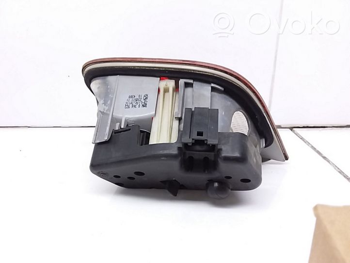 BMW 3 E46 Lampy tylnej klapy bagażnika 8364923