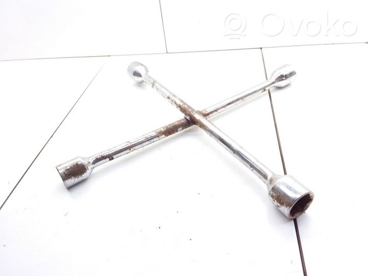 Citroen XM Wheel nut wrench 