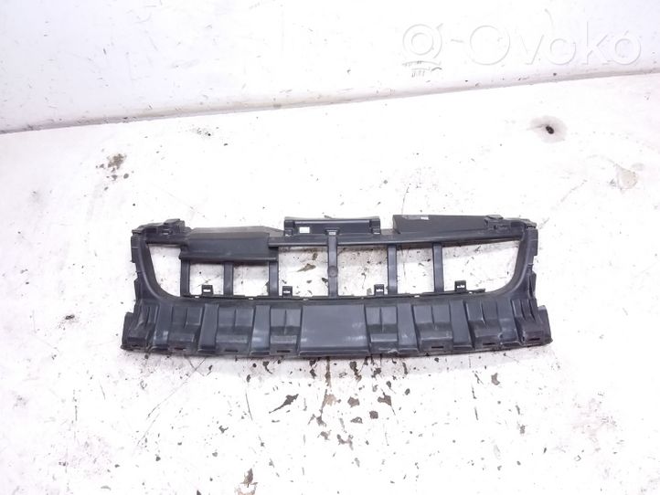 Volkswagen PASSAT B5 Soporte del parachoques delantero 3B0807231