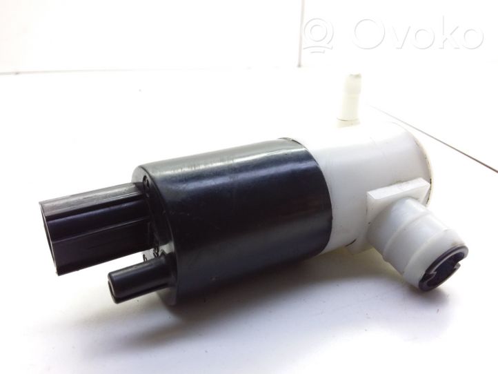 Chrysler 300M Windscreen/windshield washer pump L22136