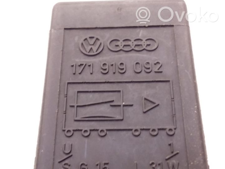 Volkswagen PASSAT Hazard warning light relay 171919092