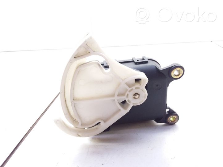 Volkswagen PASSAT B5 Intake manifold valve actuator/motor 8D1820511E