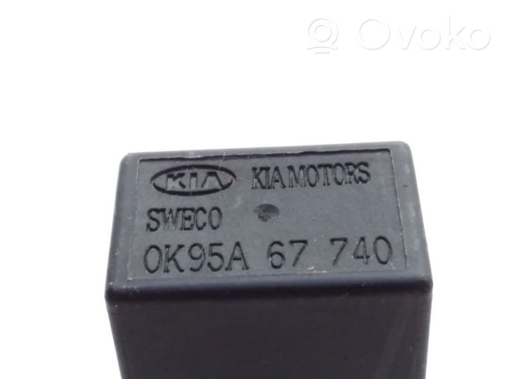 KIA Carnival Relais de commutateur feux de détresse 0K95A67740