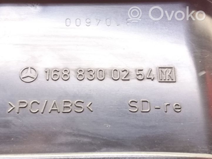 Mercedes-Benz A W168 Dysze / Kratki nawiewu deski rozdzielczej 1688300254