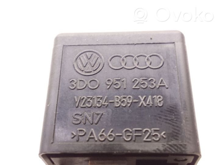 Volkswagen PASSAT B6 Relè lampeggiatore d'emergenza 3D0951253A