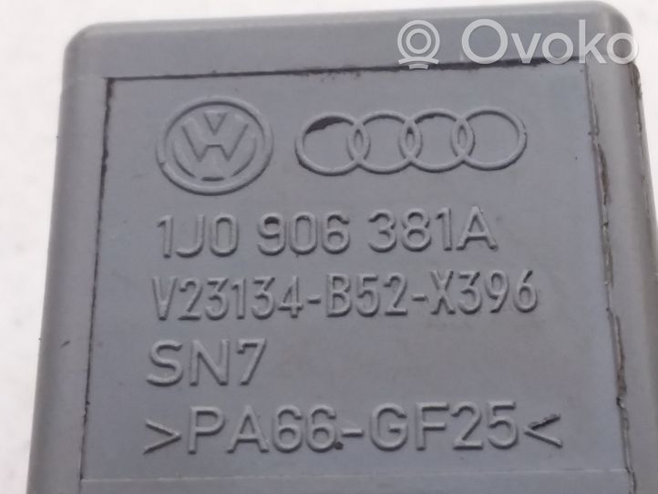 Volkswagen Transporter - Caravelle T5 Relé de la luz de advertencia 1J0906381A