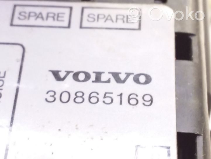 Volvo S40, V40 Rėlių montavimo blokas 30865169