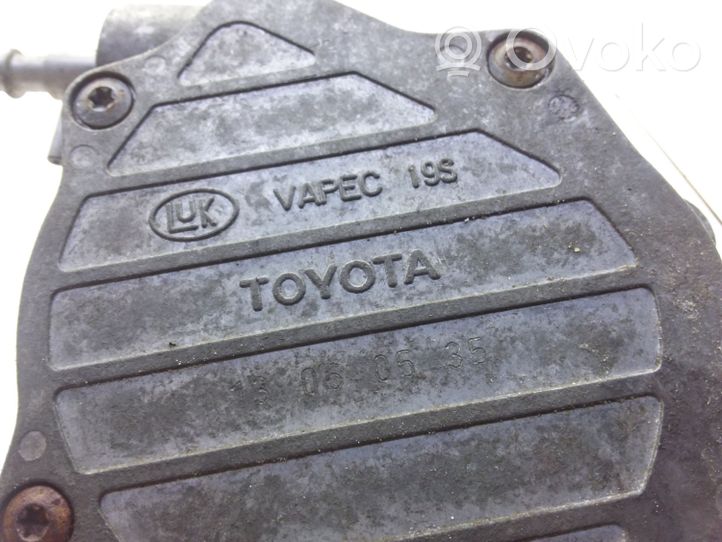 Toyota Avensis T250 Alipainepumppu 13060535